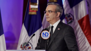 El presidente Luis Abinader está obligado a definir si va o no por la reelección