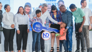 Presidente Abinader entrega 100 apartamentos en «Mi Vivienda Hato Nuevo»