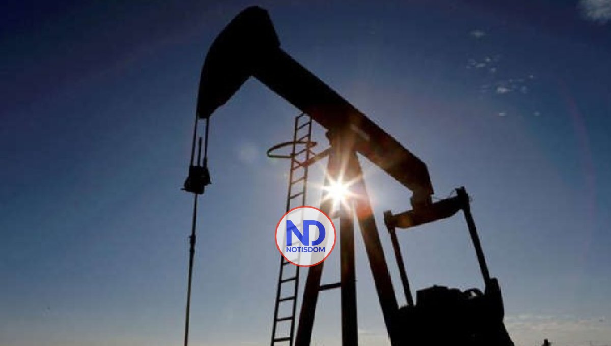 El petróleo cierra en alza un año de incertidumbre