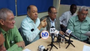 Centrales reclaman aumento de salarios de 35% para trabajadores