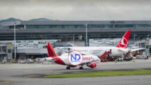 Hallan los cadáveres de dos jóvenes en el tren de aterrizaje de un avión de Avianca en Bogotá
