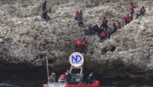 Guardacostas rescatan a 19 haitianos varados en isla Monito en Puerto Rico