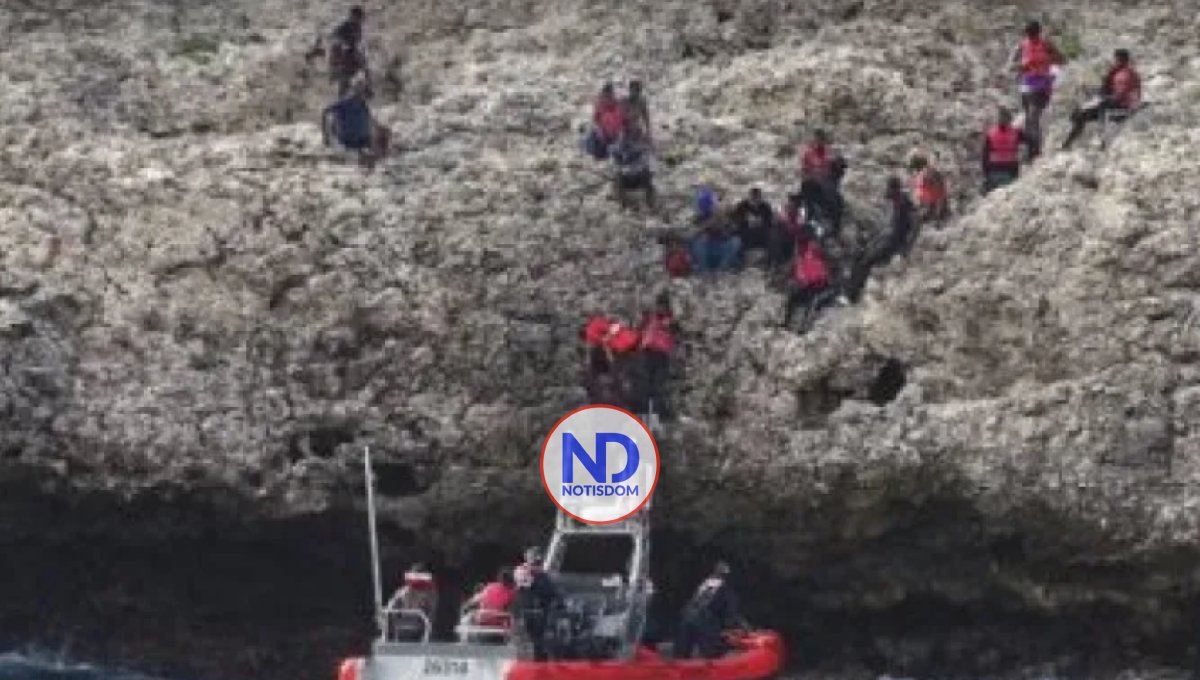 Guardacostas rescatan a 19 haitianos varados en isla Monito en Puerto Rico 2 Guardacostas rescatan a 19 haitianos varados en isla Monito en Puerto Rico