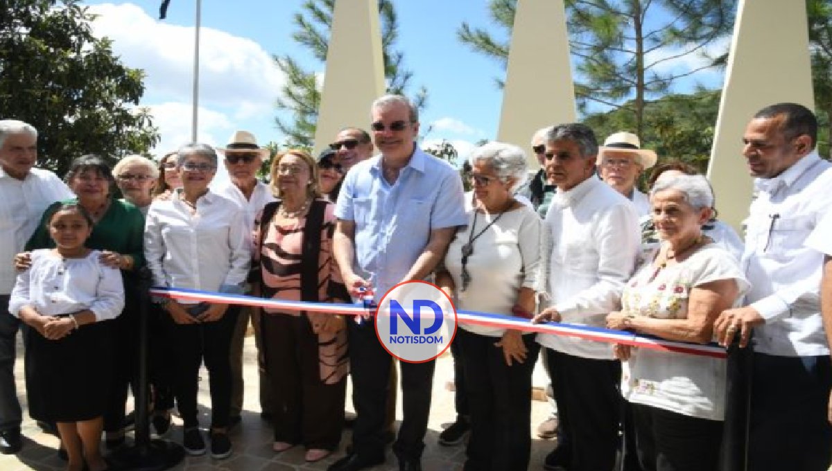 Presidente entrega carreteras y apartamentos e inicia otras obras