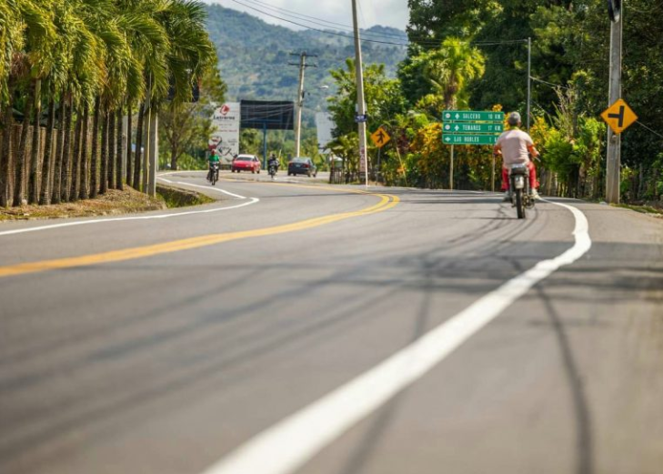 ABINADER 438 Presidente entrega carreteras y apartamentos e inicia otras obras