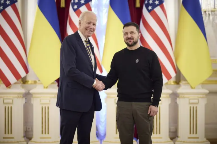 BIDEN Y VOLODYMYR 1 Biden realiza una visita sorpresa a Kiev y se reúne con Zelenski