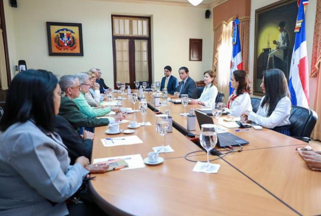 CMD 7 Gobierno y Colegio Médico extienden tregua y continuarán diálogo