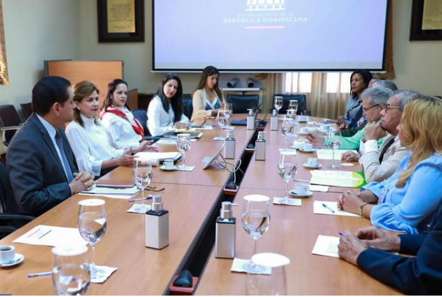 CMD 8 Gobierno y Colegio Médico extienden tregua y continuarán diálogo