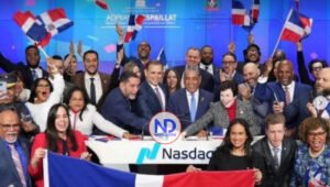 Dominicanos tocan la campana del Nasdaq en apertura de la bolsa de NY