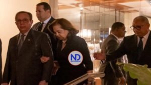 Decenas de personas dan pésame a la familia de Víctor Méndez Capellán