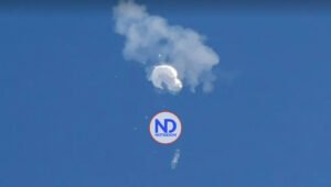 Objeto derribado en Canadá era cilíndrico y volaba a 12 kilómetros de altura