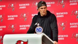 Casi 100 mil dólares por frasco de arena del lugar donde Tom Brady anunció su retiro