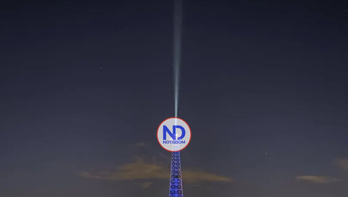 La Torre Eiffel se ilumina con los colores de Ucrania a un año de la invasión 2 La Torre Eiffel se ilumina con los colores de Ucrania a un año de la invasión