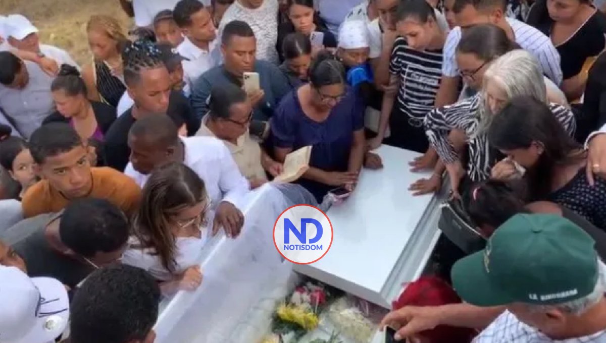 Sepultan restos de adolescente que murió desangrada en Higüey