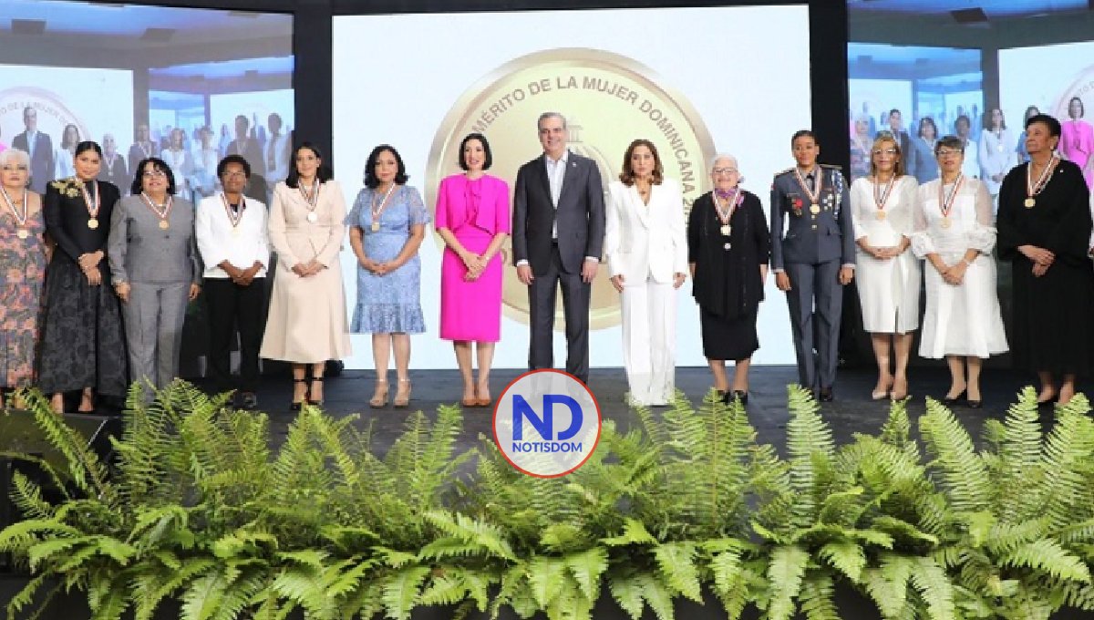 Presidente Abinader reconoce 14 mujeres, reitera compromiso contra violencia