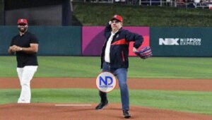 Presidente dominicano lanzó primera bola en el Mundial