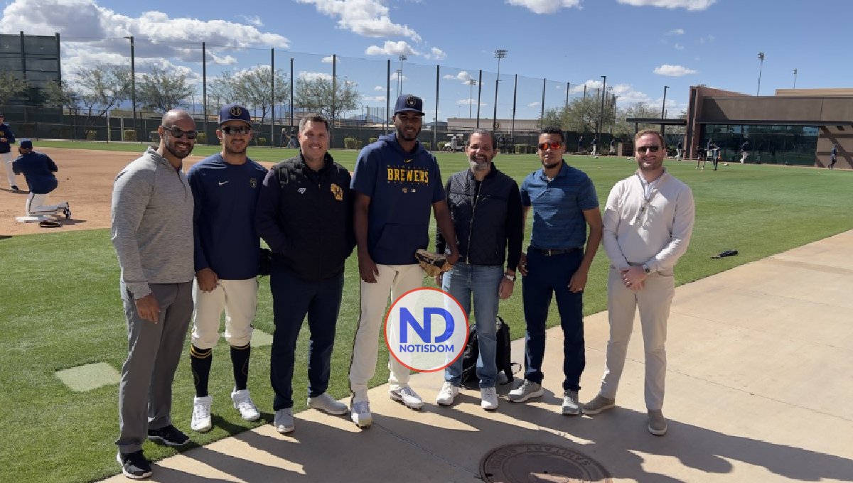 Leones del Escogido fortalecen sus relaciones con Milwaukee 2 Leones del Escogido fortalecen sus relaciones con Milwaukee