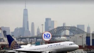 Hombre ataca tripulación de un avión e intentó abrir la puerta de emergencia