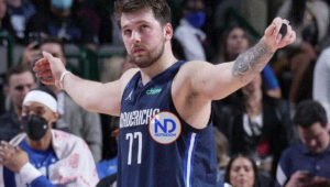 NBA multa a Doncic con 35.000 dólares por gesto polémico contra árbitros