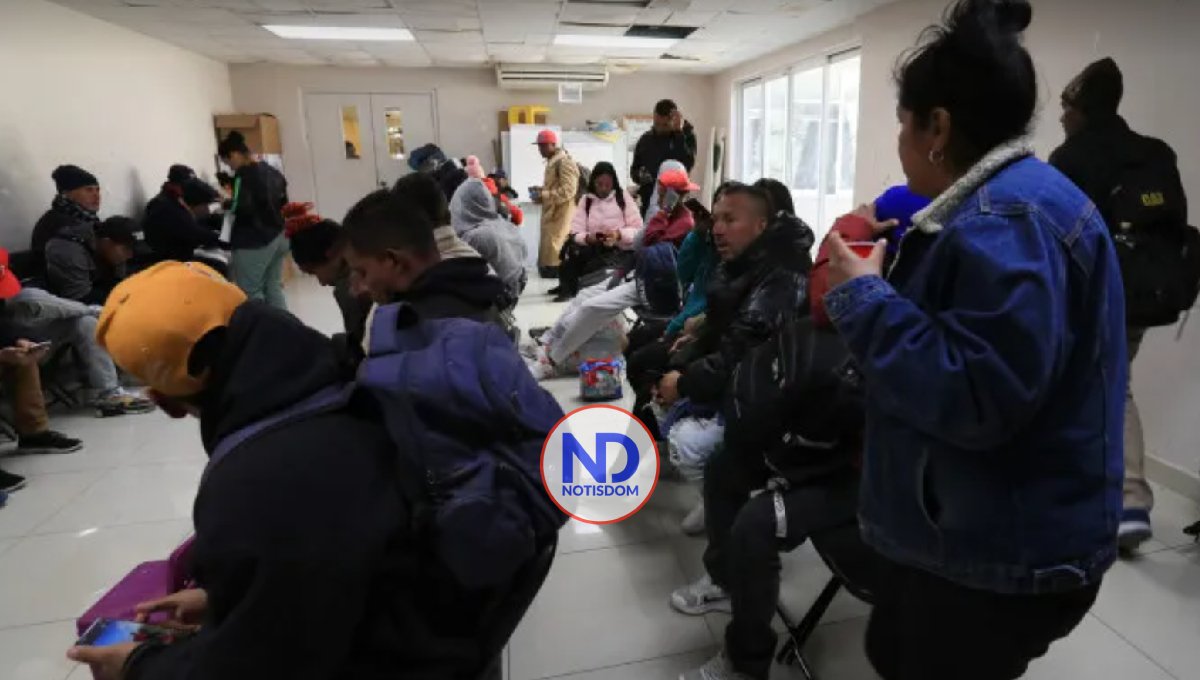 Policía desaloja violentamente a migrantes de iglesia en frontera de México