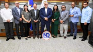 Ministro de Economía dominicano recibe misión del Banco Mundial