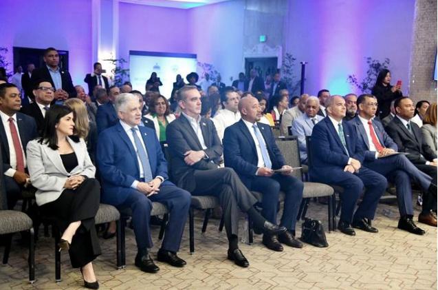 REUNION 55 1 Luis Abinader encabeza encuentro con líderes políticos dominicanos electos en Estados Unidos