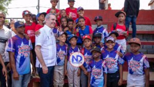 Abinader entrega polideportivos y otras instalaciones en SFM y Cotuí
