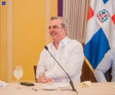 ABINADER 499 Presidente Abinader califica de héroes a bomberos forestales