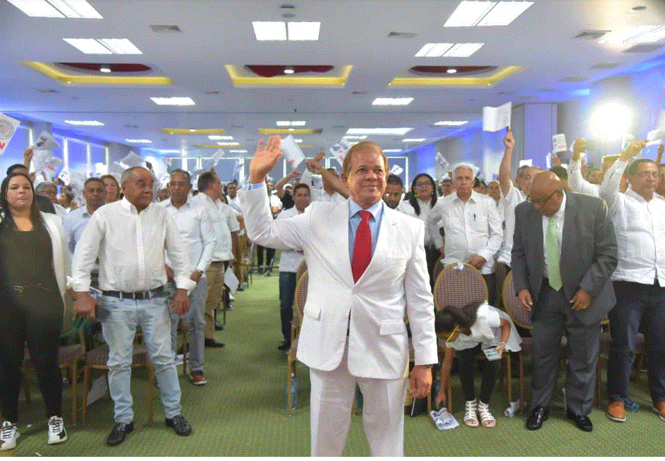 Movimiento juramenta en Santiago a simpatizantes de la reelección 3 ANIBAL DIAZ 1 Movimiento juramenta en Santiago a simpatizantes de la reelección
