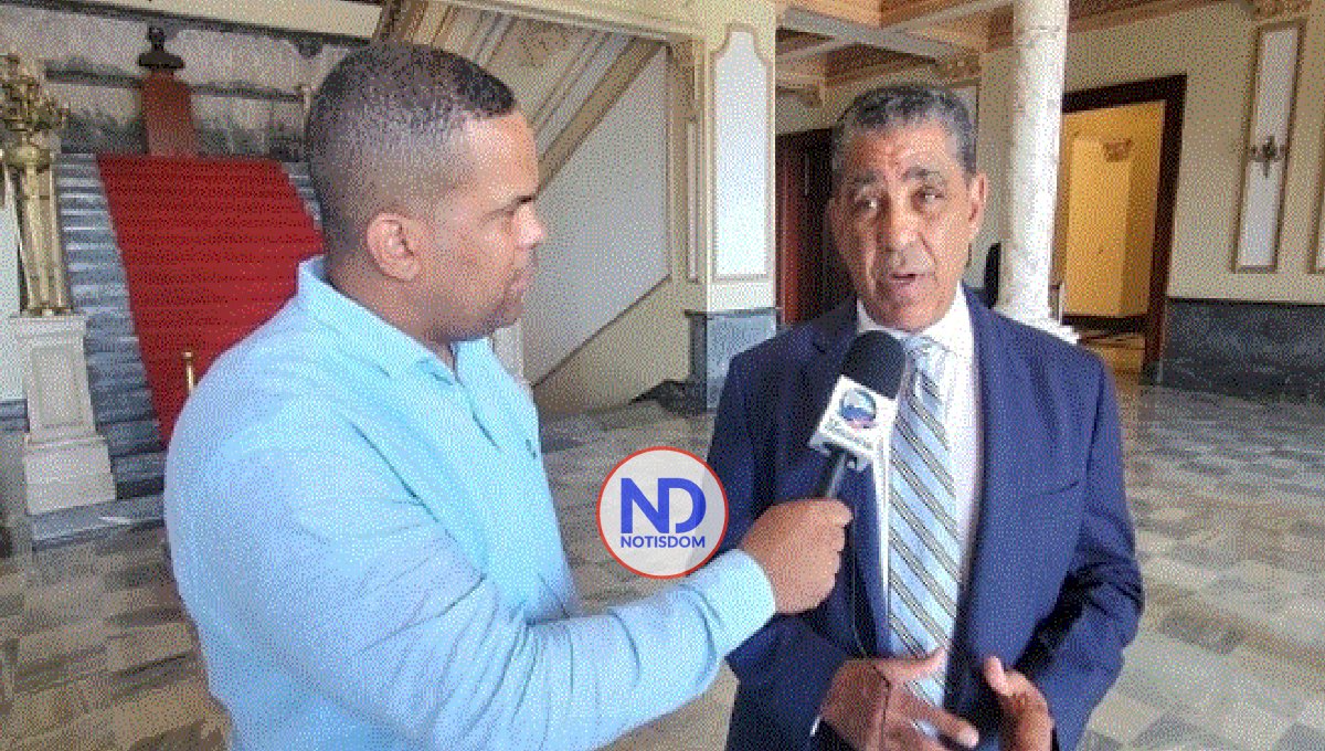 Congresista Adriano Espaillat dice EU eliminaría alerta migratoria RD