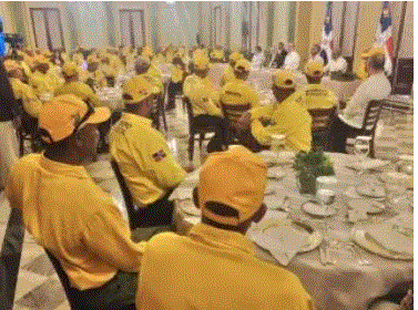 BOMBEROS 1 Presidente Abinader califica de héroes a bomberos forestales