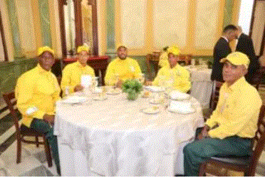 BOMBEROS 2 Presidente Abinader califica de héroes a bomberos forestales