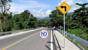 Presidente inaugura carretera y centro médico en zonas Bonao