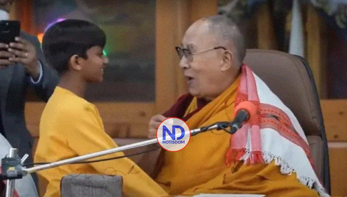 Desata controversia video de Dalai Lama besando a un niño en la boca