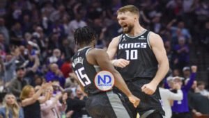 Kings dejan a los Warriors contra las cuerdas en los playoffs de la NBA