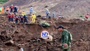 Aumentan a 50 los muertos por corrimiento de tierra en Ecuador