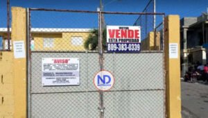 Por supuesta deuda cierran escuela en Higüey