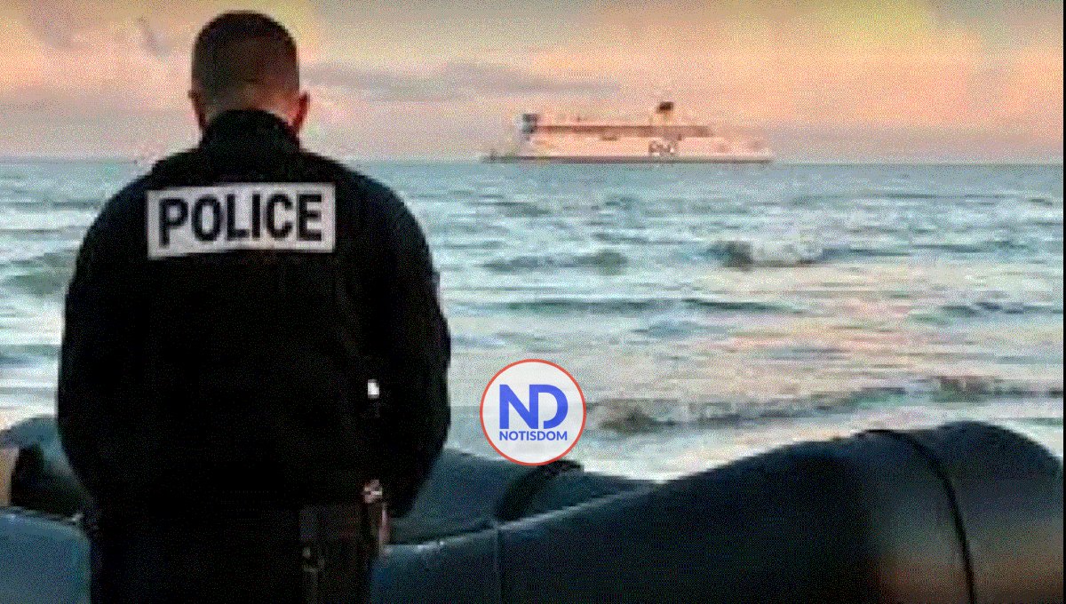 Francia rescata a 41 migrantes que trataban de ir en barco a Inglaterra