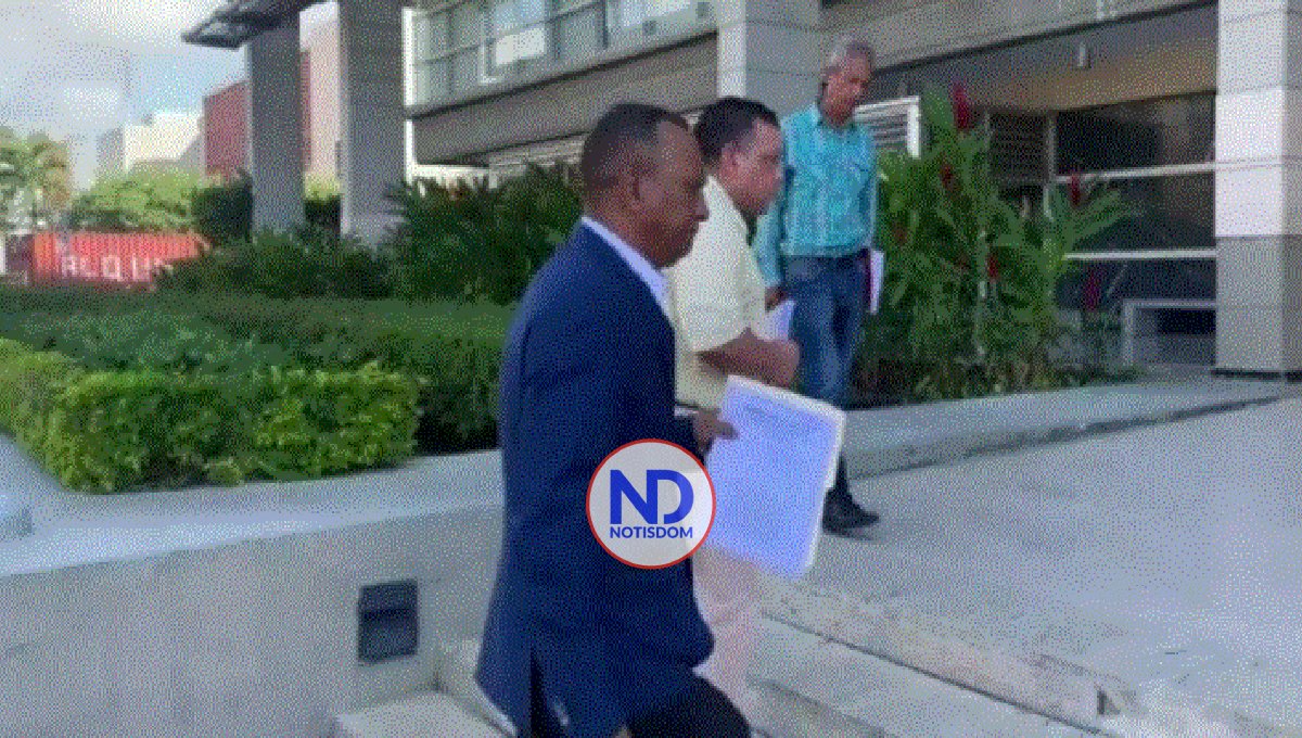 Se querellan en contra de Danilo; le acusan de malversación fondos