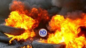 Se enfrentan policías y manifestantes en paro del Cibao