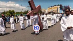 Los haitianos celebran el Vía Crucis, a pesar del clima de inseguridad