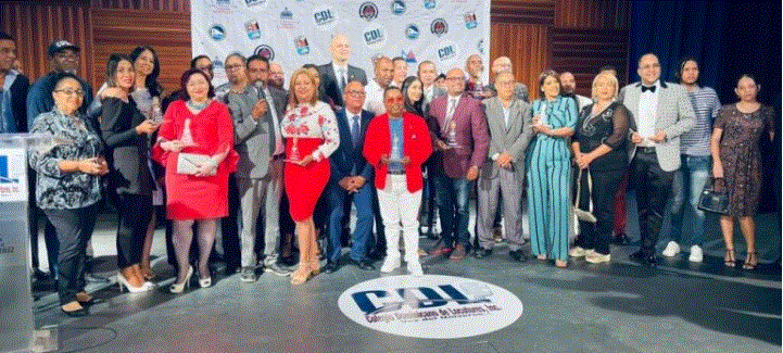 PREMIO LOCUTOR Entregan gran Premio Nacional Locutor a María Cristina Camilo