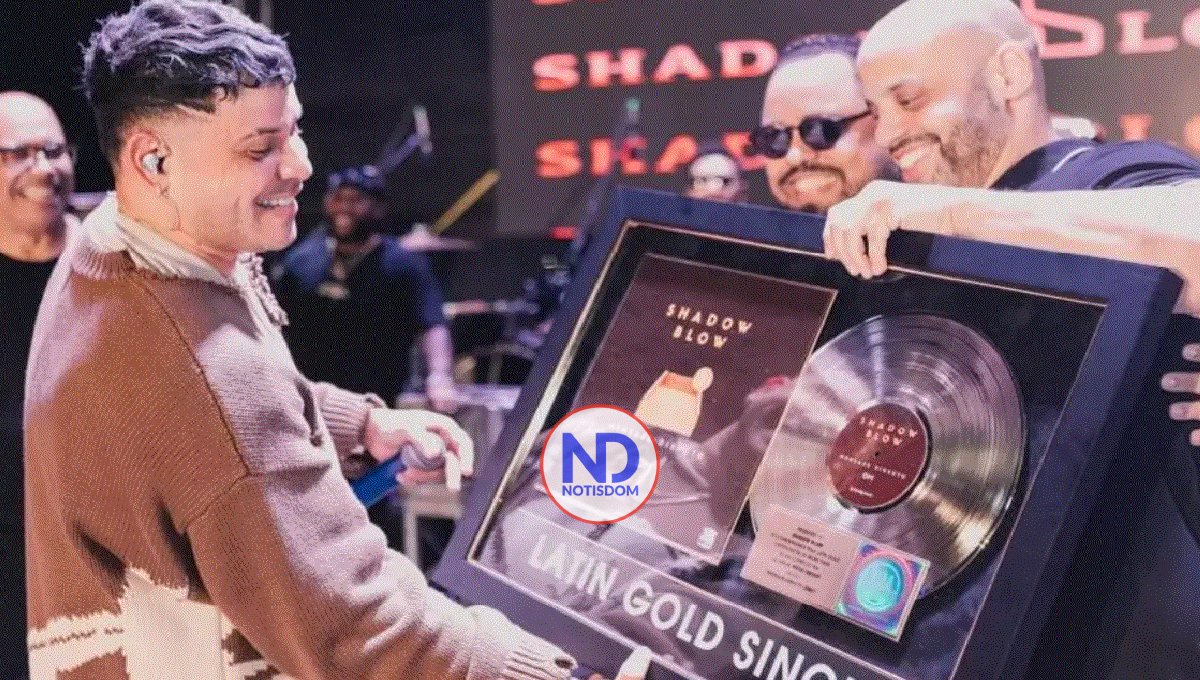 Entregan Disco de Oro a Shadow Blow por conmemoración de su tema musical