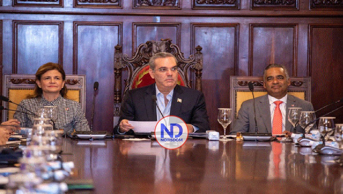 Presidente encabeza Consejo de Ministros y Directores en el Palacio