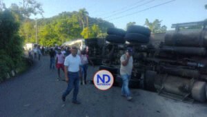 Cinco muertos deja choque patana y guagua escolar