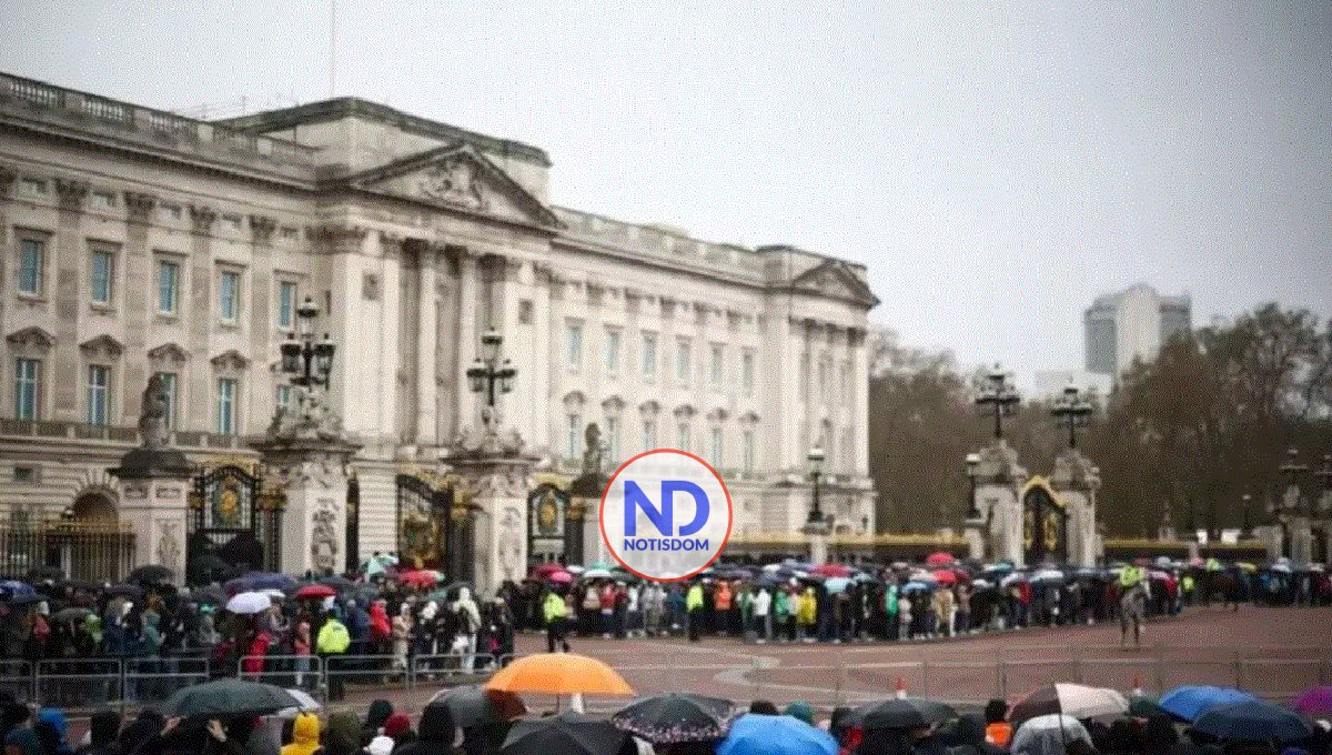 Un detenido tras una explosión controlada en el palacio de Buckingham