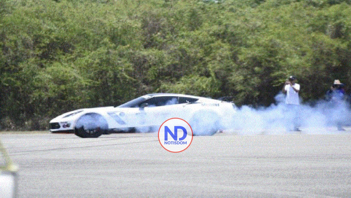 Mejores pilotos de EU, RD y PR en el evento de autos La Media Milla