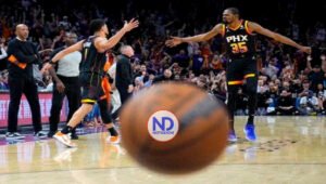 Booker asombra con 47 puntos; Suns se acercan a Nuggets