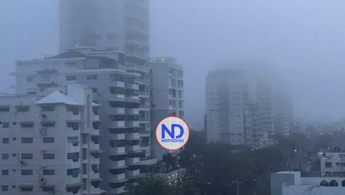 Densa neblina arropa el Gran Santo Domingo