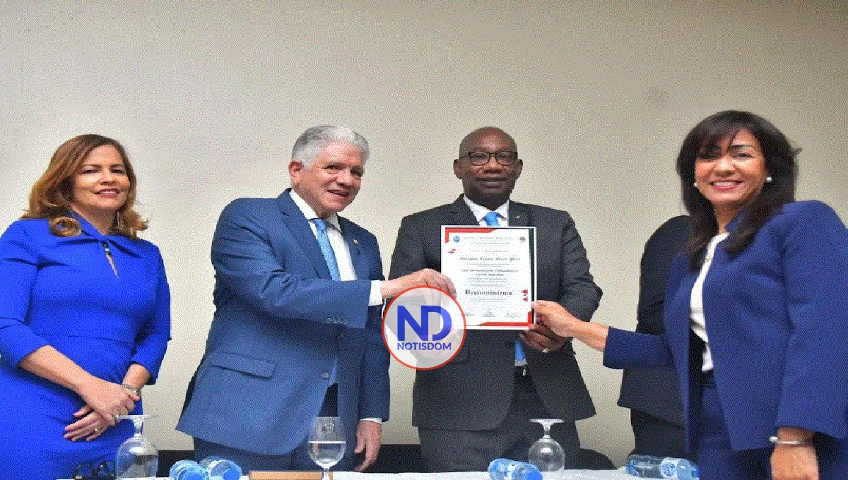 Dominicanos por el Cambio y UASD certifican 65 personas en Gestión Municipal